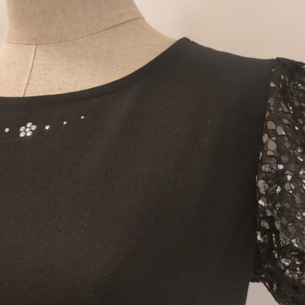 画像4: 【SALE3,900円 LaLa 】袖レースの胸元ラインストーンのカットソー  送料220円代引は通常送料 　 (4)