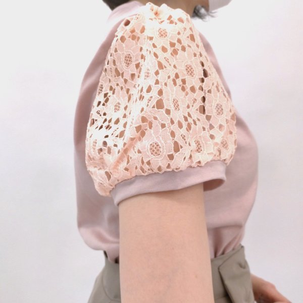 画像2: 【SALE3,900円 LaLa 】袖レースの胸元ラインストーンのカットソー  送料220円代引は通常送料 　 (2)