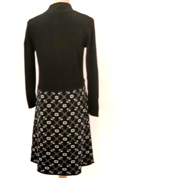 画像16: 【超特価 7,900円＜在庫限り＞クーポン/POINT不可】胸元リボンブローチウェスト切替ハイネックニットワンピース (16)