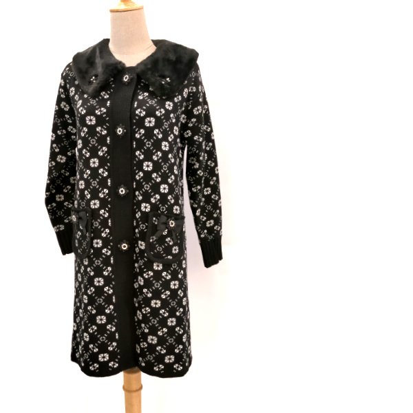 画像2: 【SuperBeauty  】 衿ファー×ビジュー使用ジャガード編みニットジャケット (2)