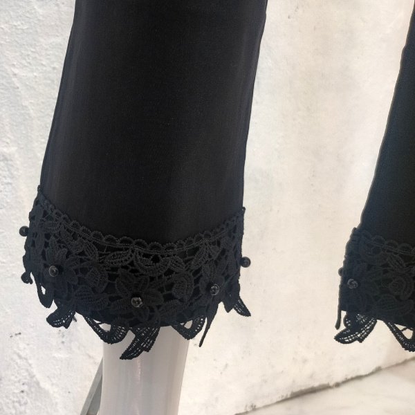 画像8: 【LaLa 】グレードアップ裾花刺しゅう×ストレッチクロップド七分丈パンツ  送料220円代引は通常送料 (8)