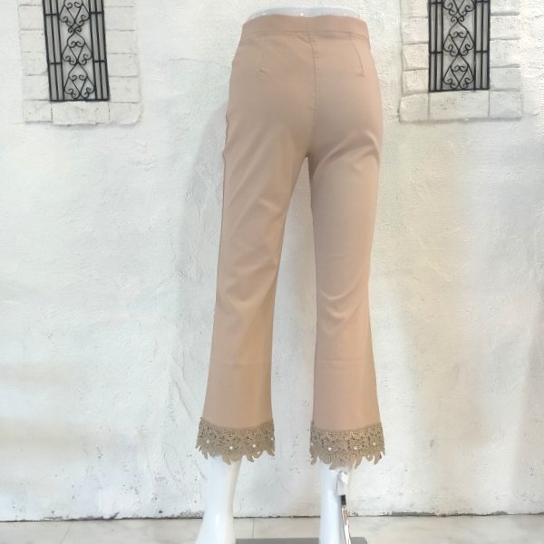 画像5: 【LaLa 】グレードアップ裾花刺しゅう×ストレッチクロップド七分丈パンツ  送料220円代引は通常送料 (5)