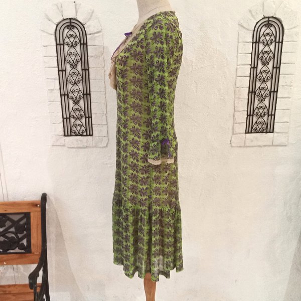 画像5: 【SuperBeauty  】花柄グリーン地パワーネット素材胸元フリルワンピース (5)