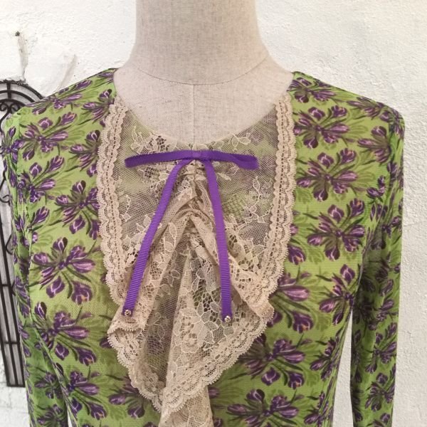 画像4: 【SuperBeauty  】花柄グリーン地パワーネット素材胸元フリルワンピース (4)