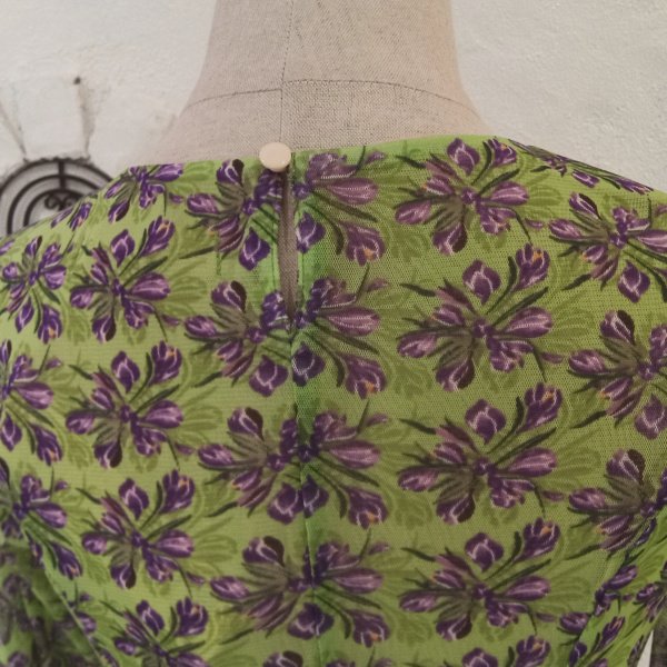 画像7: 【SuperBeauty  】花柄グリーン地パワーネット素材胸元フリルワンピース (7)