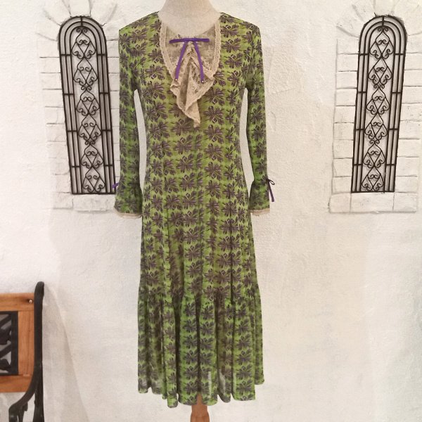 画像3: 【SuperBeauty  】花柄グリーン地パワーネット素材胸元フリルワンピース (3)