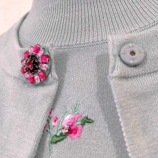 画像11: 【18,000円 →超特価 4900円＜在庫限り＞クーポン/POINT不可】フラワー刺しゅう入りニットカーディガン (11)