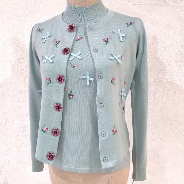 画像10: 【18,000円 →超特価 4900円＜在庫限り＞クーポン/POINT不可】フラワー刺しゅう入りニットカーディガン (10)