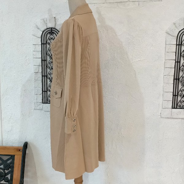 画像7: 【26,000円 →超特価 7900円＜在庫限り＞クーポン/POINT不可】襟付き前立てフリルデザインニットロングカーディガン (7)