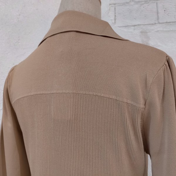 画像10: 【26,000円 →超特価 7900円＜在庫限り＞クーポン/POINT不可】襟付き前立てフリルデザインニットロングカーディガン (10)