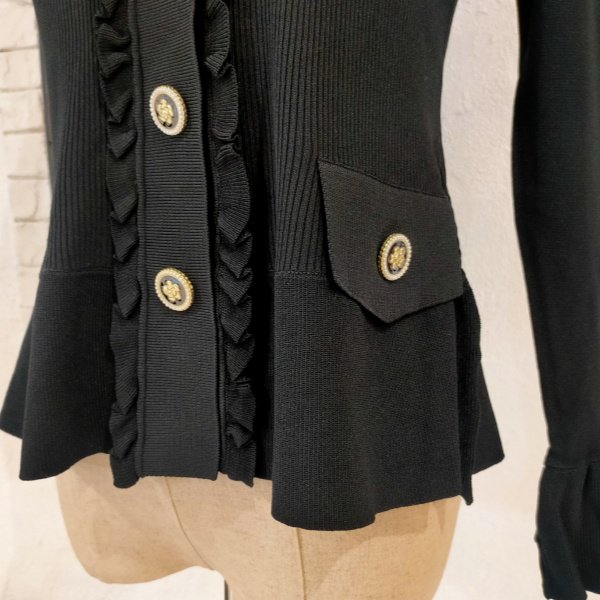 画像4: 【SuperBeauty 本日の日替わり逸品】23,000円 → 7,900円襟付き前立てフリルデザインニットカーディガン (4)