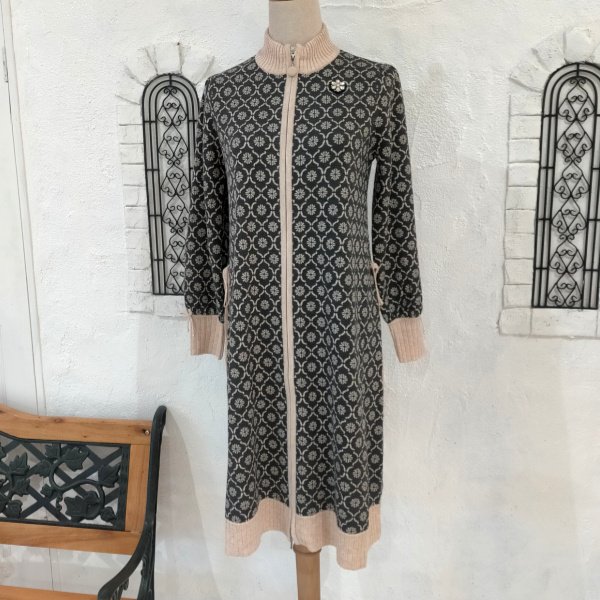 画像2: 【24,000円 →超特価 7,900円＜在庫限り＞クーポン/POINT不可】ジャガード編みハイネックニットロングジャケット (2)