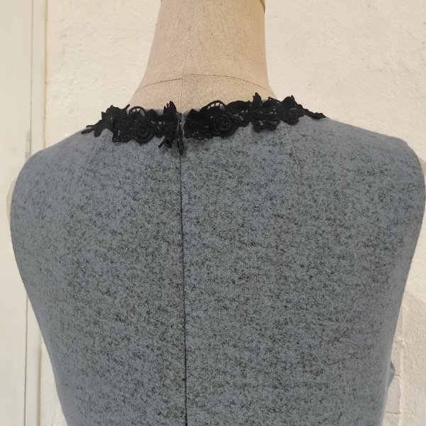 画像9: 【29,000円 →超特価 9900円＜在庫限り＞クーポン/POINT不可】ワンピース　圧縮ウール素材レース配色使いジャンパースカート (9)