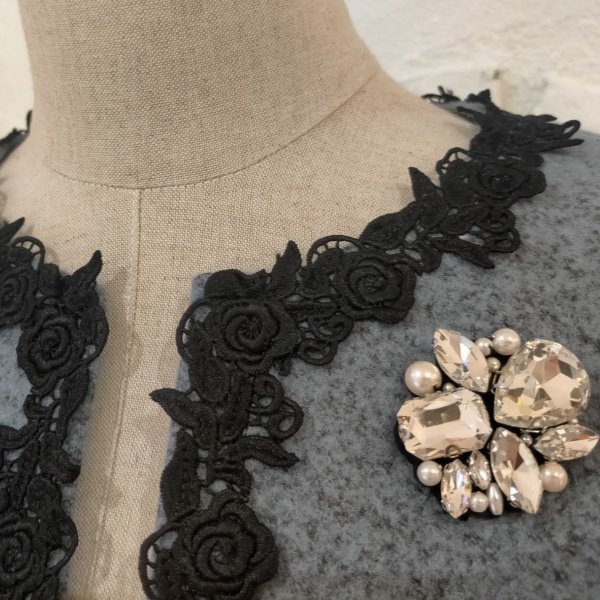 画像8: 【29,000円 →超特価 9900円＜在庫限り＞クーポン/POINT不可】ワンピース　圧縮ウール素材レース配色使いジャンパースカート (8)