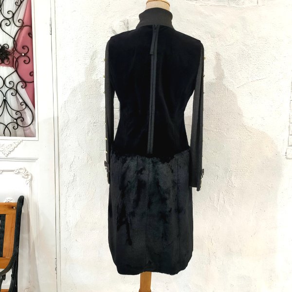 画像9: 【26,000円 →超特価 9900円＜在庫限り＞クーポン/POINT不可】ベロア×エコファー使いのノースリーブワンピース (9)