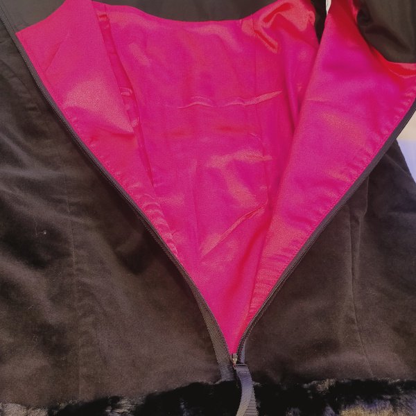 画像11: 【26,000円 →超特価 9900円＜在庫限り＞クーポン/POINT不可】ベロア×エコファー使いのノースリーブワンピース (11)