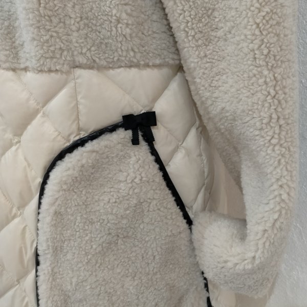 画像4: 【SuperBeauty 本日の日替わり逸品】45,000円 → 19,800円　大きな衿&ポケットデザインボア切替ダウンコート 2328002 (4)