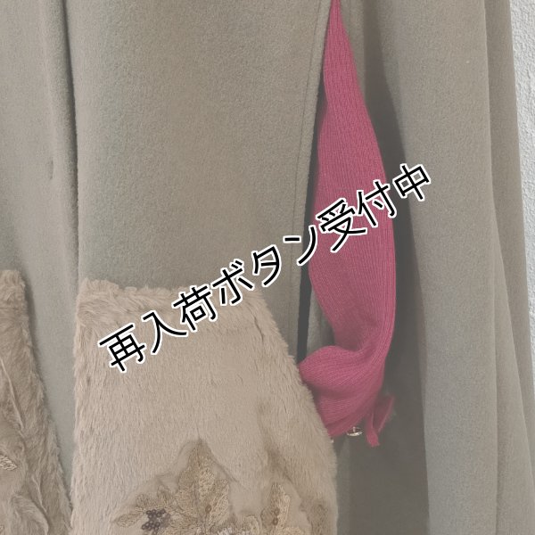 画像6: 【33,000円 →超特価 12,900円＜在庫限り＞クーポン/POINT不可】カタログ表紙 エコファースパンコール刺しゅう使いブローチ付きマントコート (6)