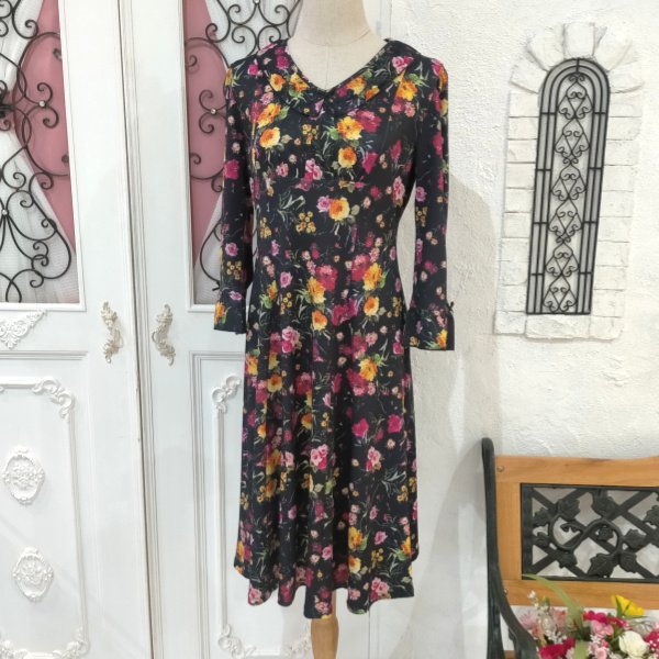 画像12: 【16,000円 →超特価 5900円＜在庫限り＞クーポン/POINT不可】★バラ柄プリント襟フリルワンピース (12)