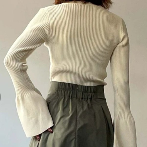 画像2: 【LaLa 50％OFF】フレア袖のニットプルオーバー (2)