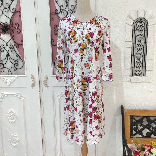 画像9: 【16,000円 →超特価 5900円＜在庫限り＞クーポン/POINT不可】★バラ柄プリント襟フリルワンピース (9)