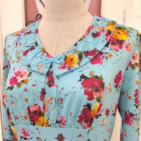 画像3: 【16,000円 →超特価 5900円＜在庫限り＞クーポン/POINT不可】★バラ柄プリント襟フリルワンピース (3)