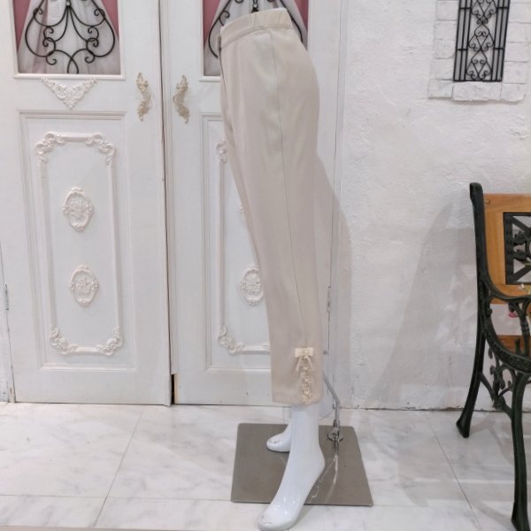 画像7: 【●半額以下SALE● LaLa 】裾サイドレース＆リボン＆パール使いセンタープレスパンツ  送料220円代引は通常送料 (7)