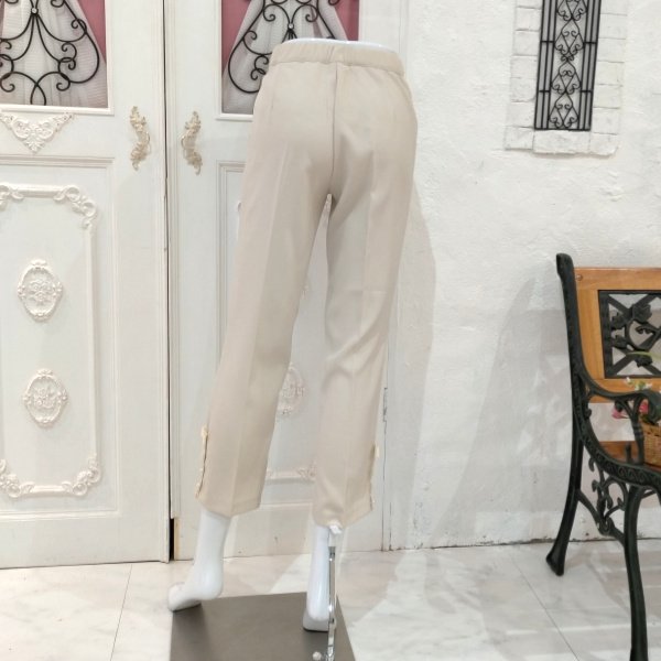 画像10: 【●半額以下SALE● LaLa 】裾サイドレース＆リボン＆パール使いセンタープレスパンツ  送料220円代引は通常送料 (10)