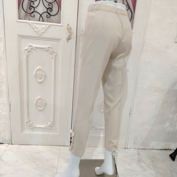 画像13: 【●半額以下SALE● LaLa 】裾サイドレース＆リボン＆パール使いセンタープレスパンツ  送料220円代引は通常送料 (13)