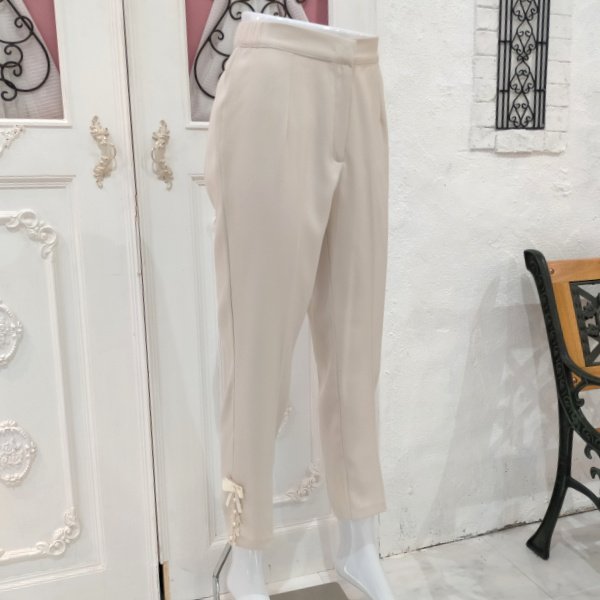 画像3: 【●半額以下SALE● LaLa 】裾サイドレース＆リボン＆パール使いセンタープレスパンツ  送料220円代引は通常送料 (3)