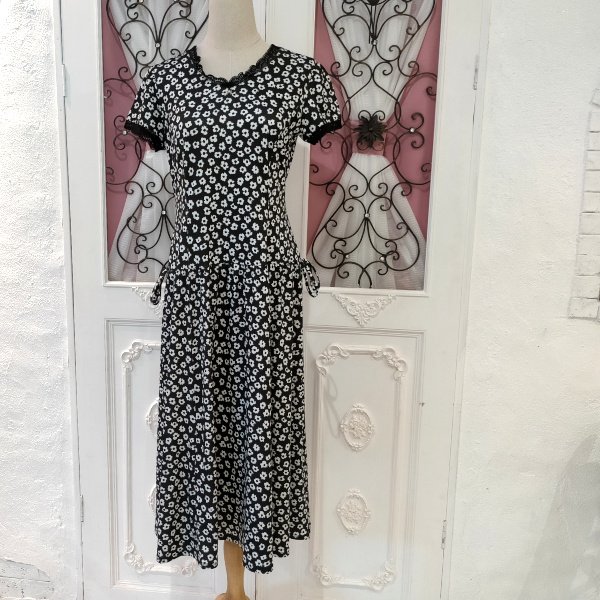 画像9: 【16,000円 →超特価 4,900円＜在庫限り＞クーポン/POINT不可】小花プリントレース使いワンピース (9)