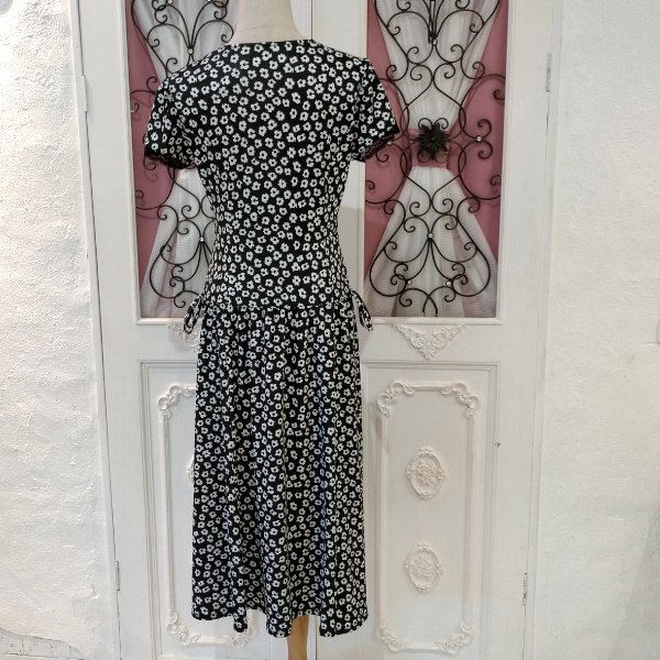 画像13: 【16,000円 →超特価 4,900円＜在庫限り＞クーポン/POINT不可】小花プリントレース使いワンピース (13)