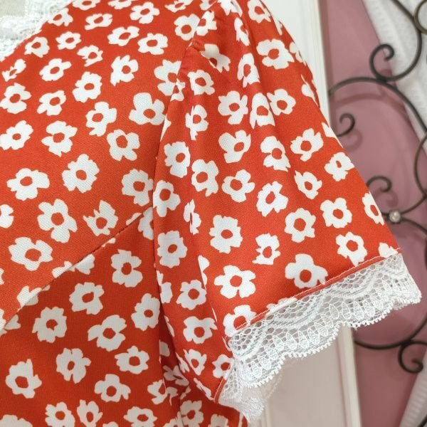 画像4: 【16,000円 →超特価 4,900円＜在庫限り＞クーポン/POINT不可】小花プリントレース使いワンピース (4)