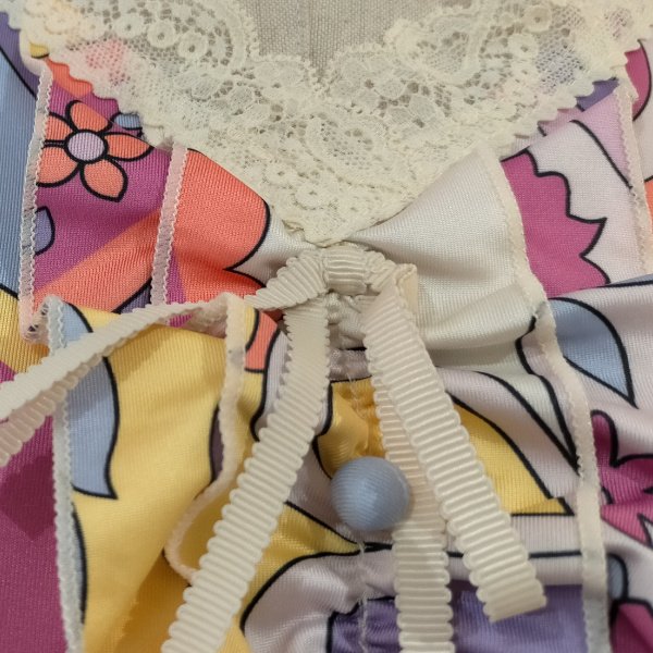 画像3: 【16,000円 →超特価 3,900円＜在庫限り＞クーポン/POINT不可】胸元フリル×リボンデザイン多色プリントロングワンピース (3)