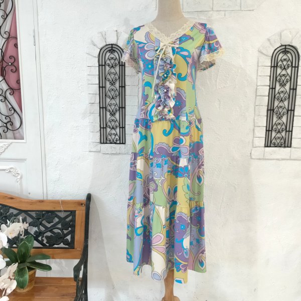 画像8: 【16,000円 →超特価 3,900円＜在庫限り＞クーポン/POINT不可】胸元フリル×リボンデザイン多色プリントロングワンピース (8)