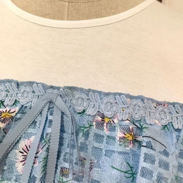 画像2: 【超特価 2900円<在庫限り>クーポン/POINT不可】格子柄花プリントレース切替チュニックカットソー《送料220円代引は通常送料》 (2)