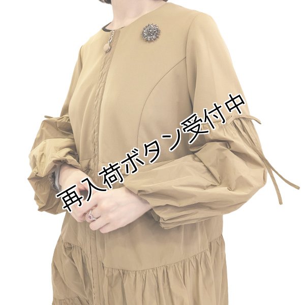 画像2: 【《半額以下+クーポン＋POINT！》SuperBeauty 】★バルーン袖ティアードデザインノーカラーロングジャケ (2)