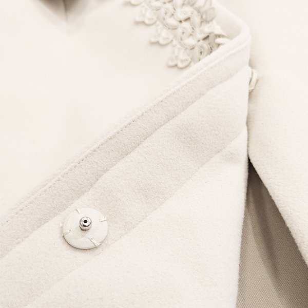 画像13: 【SuperBeauty  】レース使いコサージュ付ショートジャケット (13)