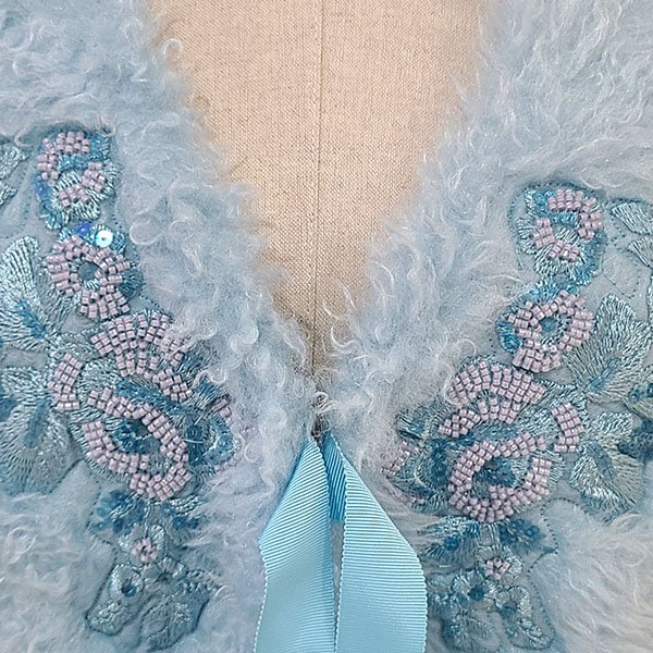 画像5: 【SuperBeauty  】★胸元スパンコール刺繍モコモコボア素材ニットベスト (5)