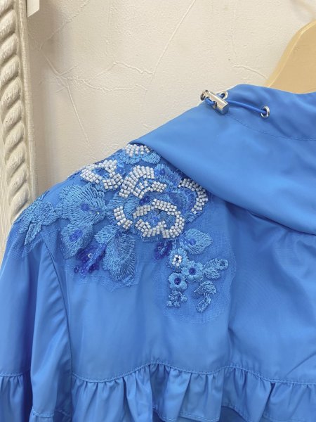 画像4: 【SuperBeauty  】ショルダースパンコール刺繍デザインタフタ素材パーカー (4)