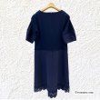 画像4: 【夏のセール 30%OFF+クーポン+ポイント 】胸元花モチーフ付裾レース半袖ワンピース (4)