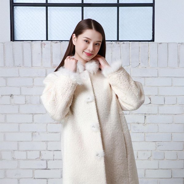 画像2: 【新作 SuperBeauty 2025秋冬 クーポン＆POINT可】ファー使い花モチーフ付コート (2)