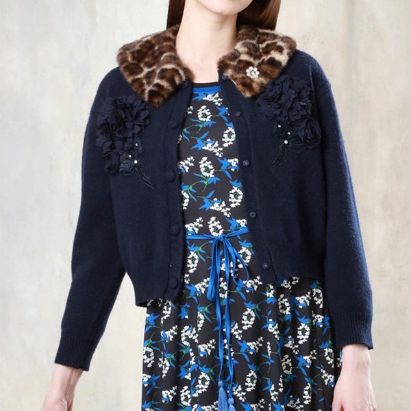 画像2: 【新作 SuperBeauty 2025秋冬 クーポン＆POINT可】胸元刺繍入りアニマルファー襟ニットカーディガン (2)