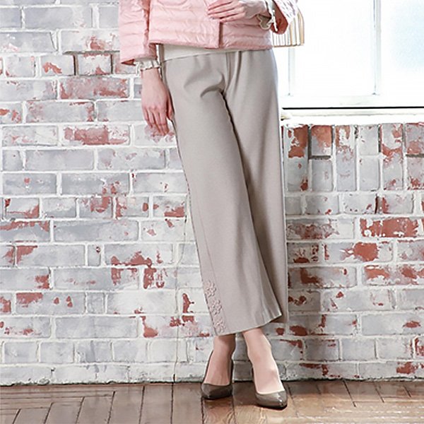 画像2: 【新作 SuperBeauty 2025秋冬 クーポン＆POINT可】サイドレースモチーフ使いワイド系格子柄パンツ (2)