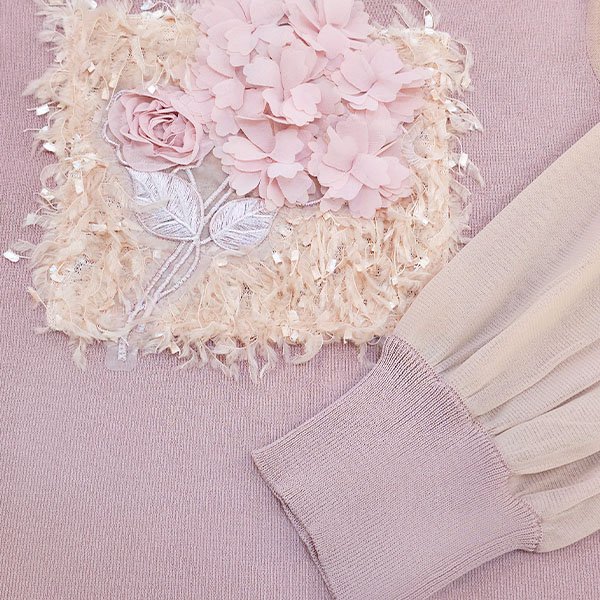 画像7: 【SuperBeauty 2025秋冬 クーポン＆POINT可】パワーネット素材袖の胸元フラワーモチーフ使いセーター (7)