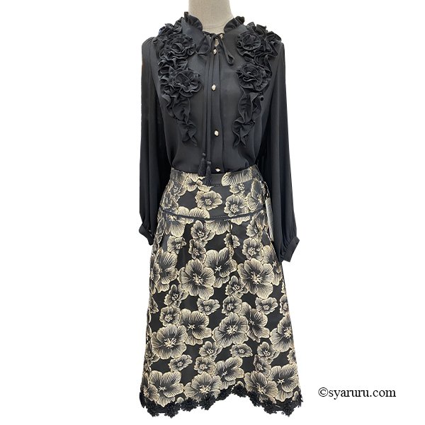 画像2: 【新作 SuperBeauty 2025秋冬 クーポン＆POINT可】胸元立体モチーフ使いフリル衿デザインブラウス (2)