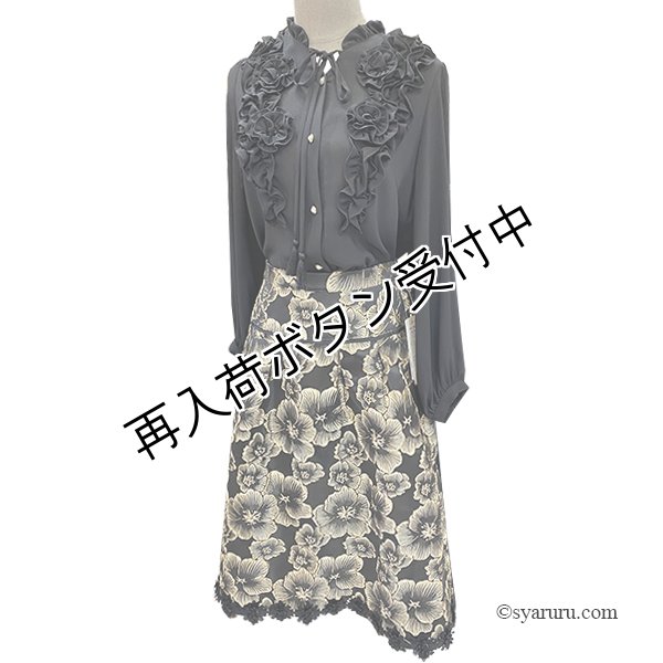 画像3: 【《30%OFF！》SuperBeauty 2025秋冬】胸元立体モチーフ使いフリル衿デザインブラウス (3)