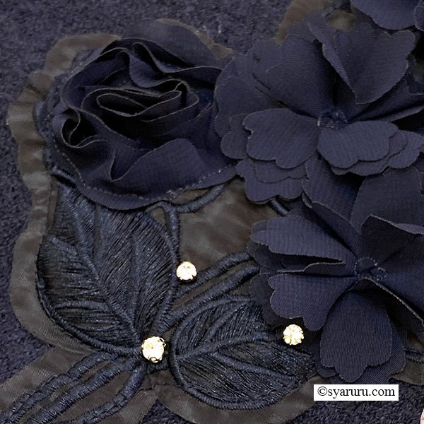 画像11: 【《30%OFF！》SuperBeauty 2025秋冬】胸元刺繍入りアニマルファー襟ニットカーディガン (11)