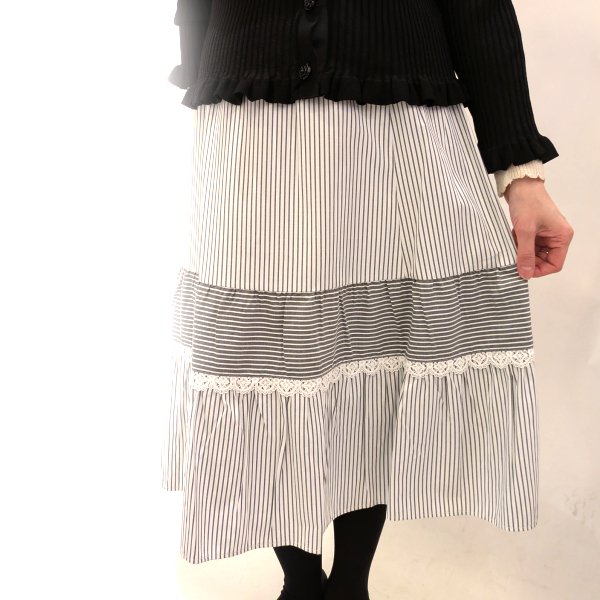 画像1: 【15,000円 →超特価 3,900円＜在庫限り＞クーポン/POINT不可】ストライプ裾異素材切替のタフタ素材スカート (1)