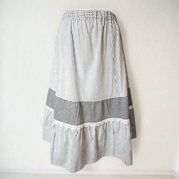 画像3: 【15,000円 →超特価 2,900円＜在庫限り＞クーポン/POINT不可】ストライプ裾異素材切替のタフタ素材スカート (3)